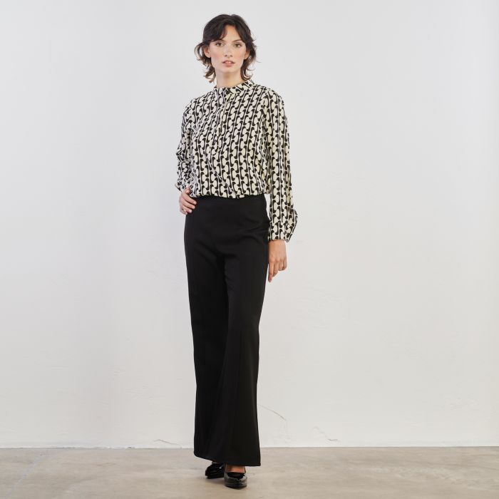 Pantaloni neri a zampa