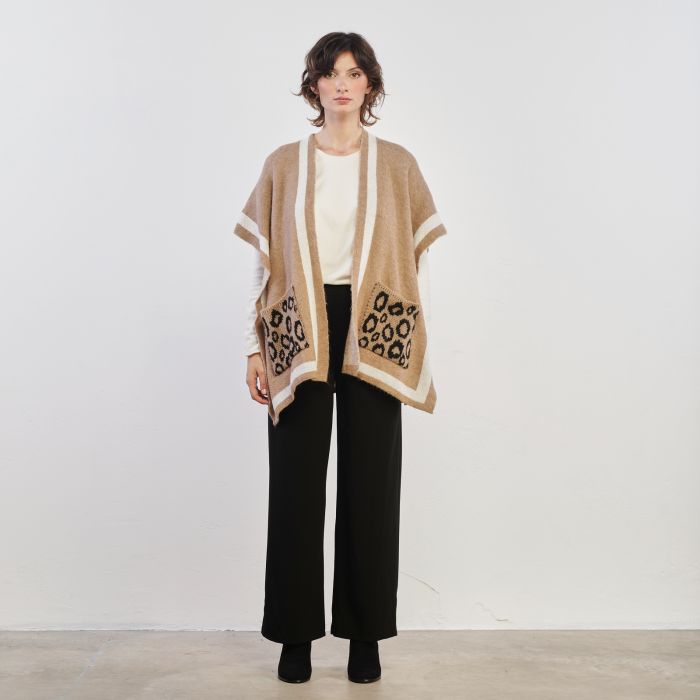 Mantella beige con tasche fantasia animalier