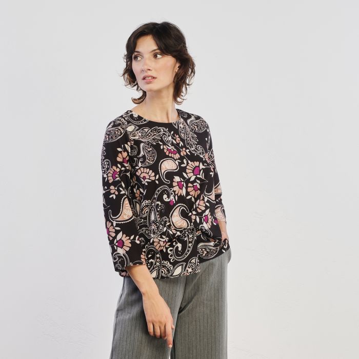 Blusa nera girocollo con fantasia floreale