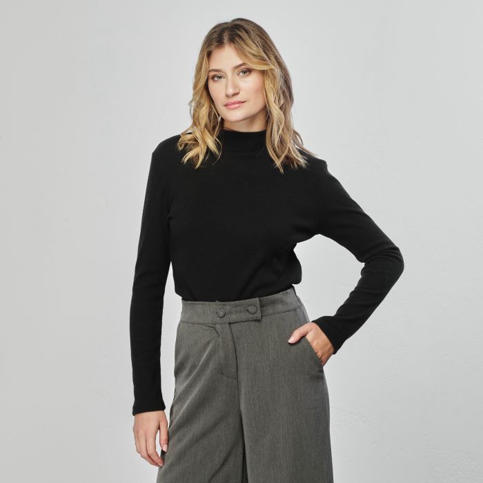 Maglione leggero nero modello lupetto