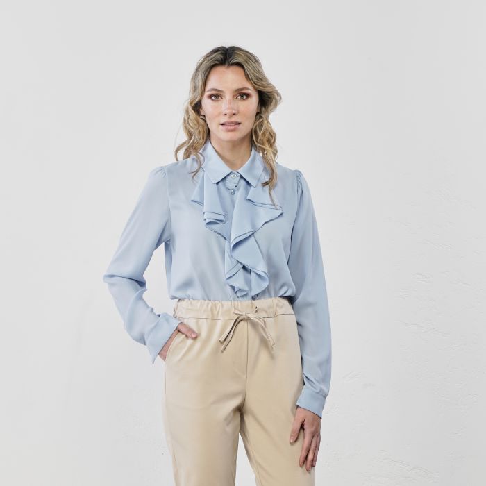 Camicia azzurra con volant