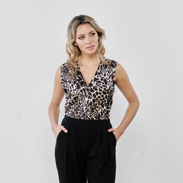 Top nero fantasia animalier senza maniche