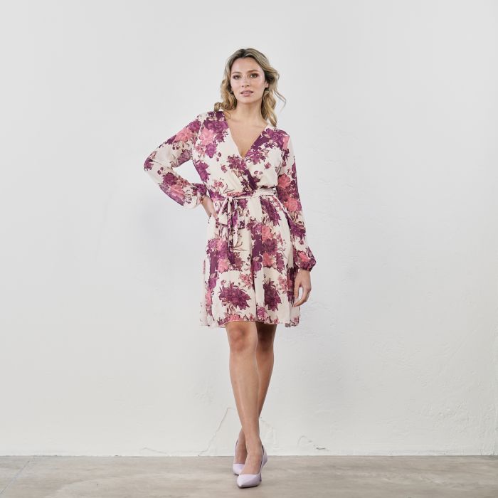 Abito corto bianco e rosa con maniche lunghe