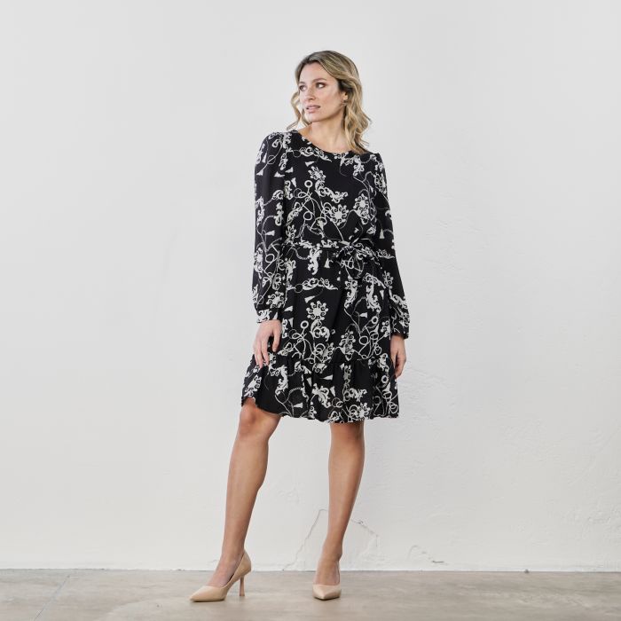 Abito corto nero in fantasia floreale con fusciacca in vita e maniche lunghe