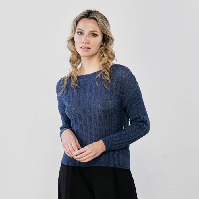 Maglioncino leggero blu con ricami