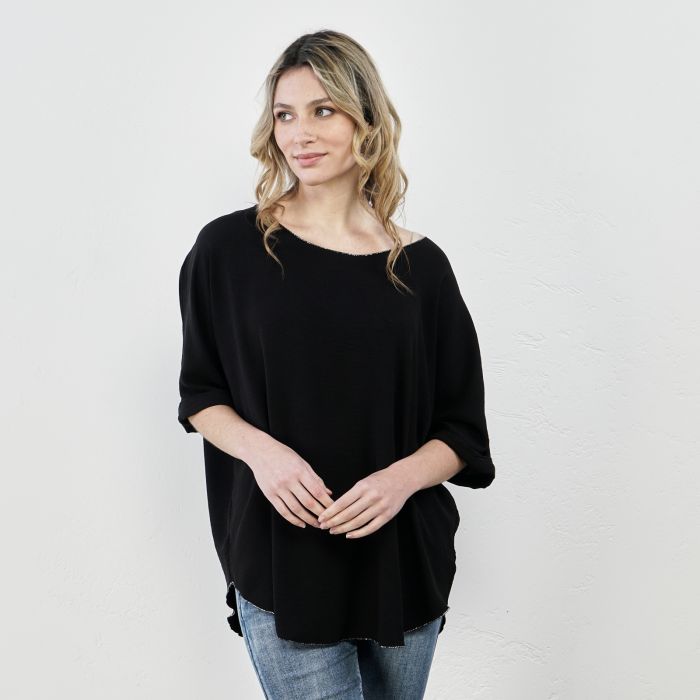 Blusa nera morbida con scollo a brachetta e orlo con glitter
