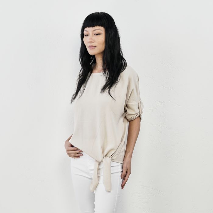 Blusa beige con fiocco