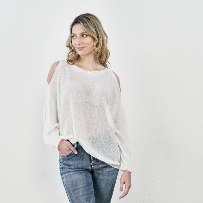 Maglioncino leggero bianco con aperture sulle spalle