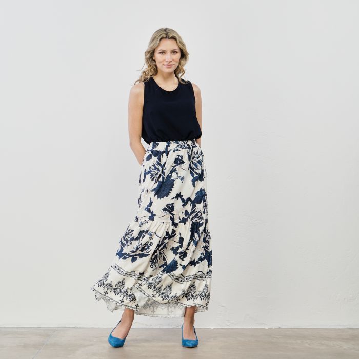 Gonna lunga bianca con stampa floreale blu