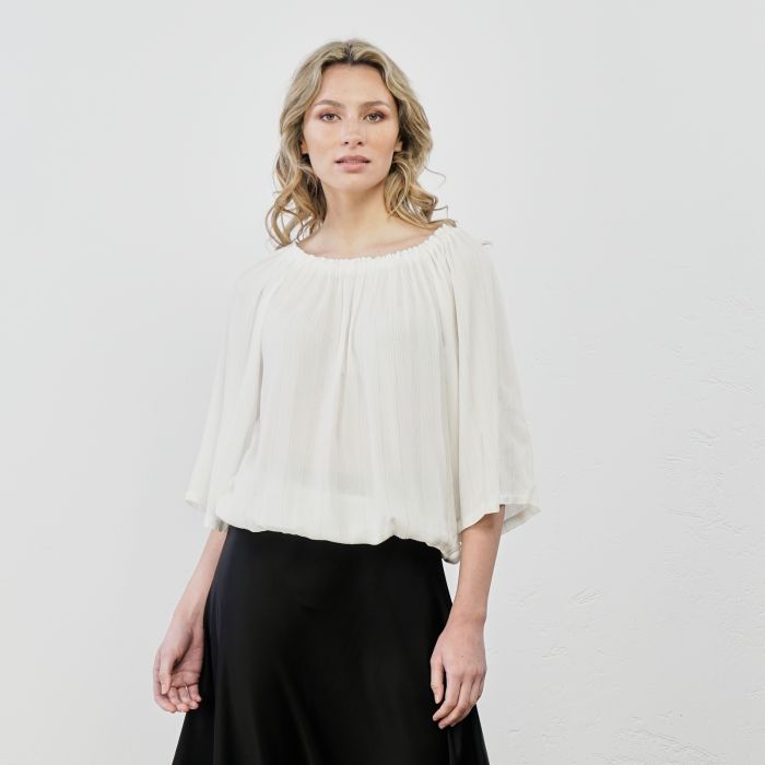 Blusa bianca con scollo arricciato