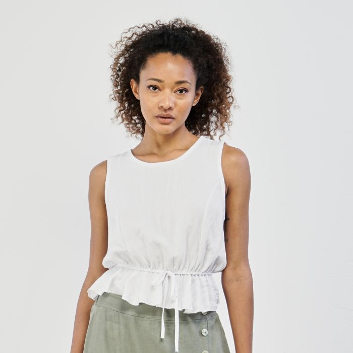 Top bianco smanicato con coulisse