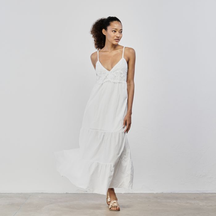 Vestito bianco lungo senza maniche con inserto ricamato