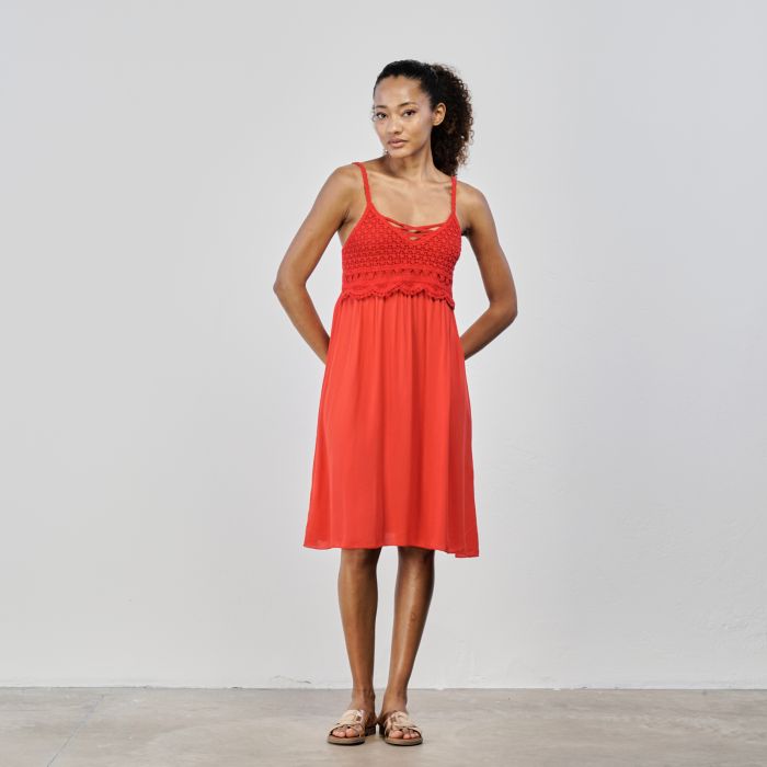 Abito corto rosso senza maniche con corpetto ricamato