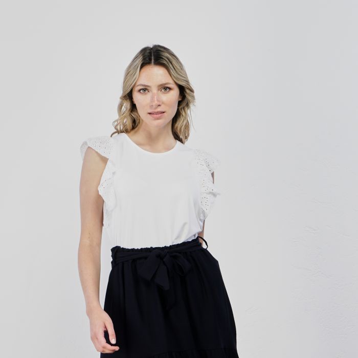 Top bianco con maniche volant