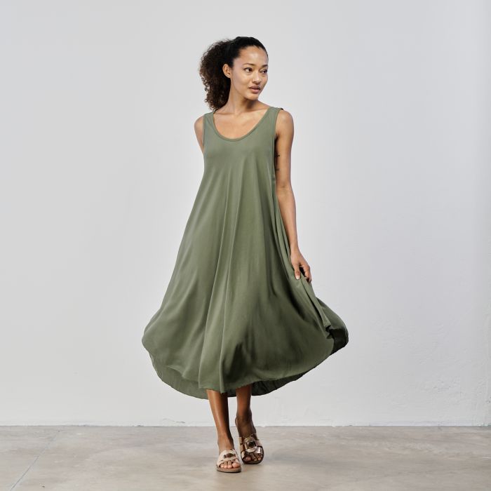 Abito midi verde senza maniche