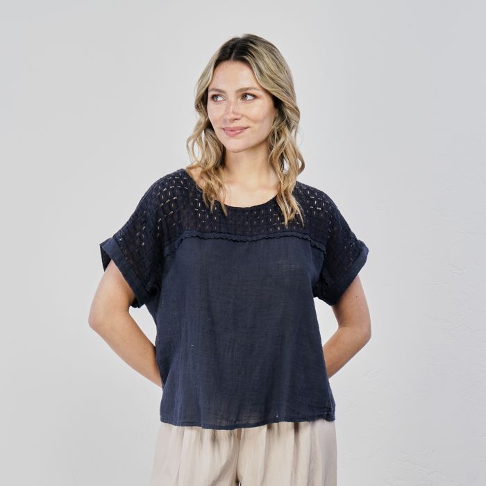 T-shirt blu maniche corte con inserto traforato