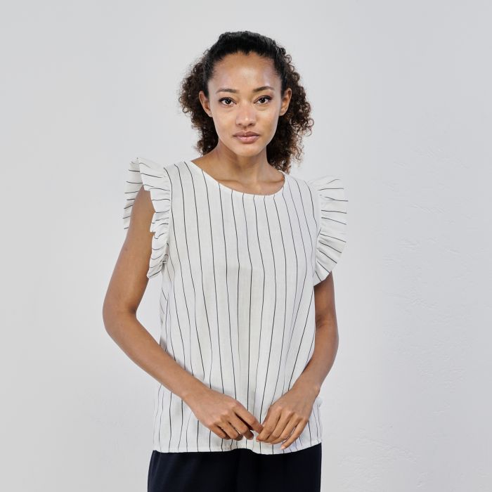 Top bianco a righe con maniche volant