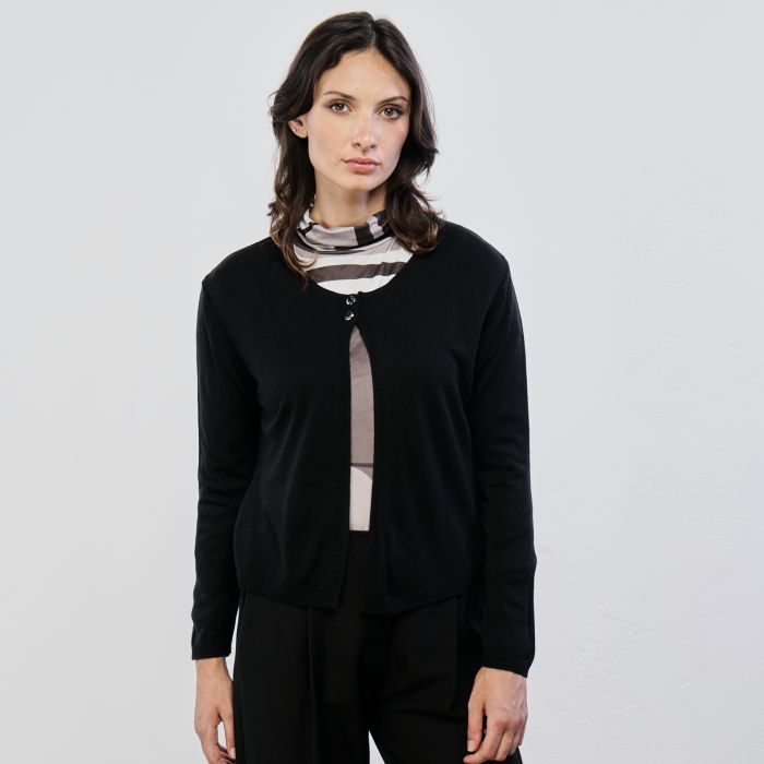 Cardigan nero con bottoni