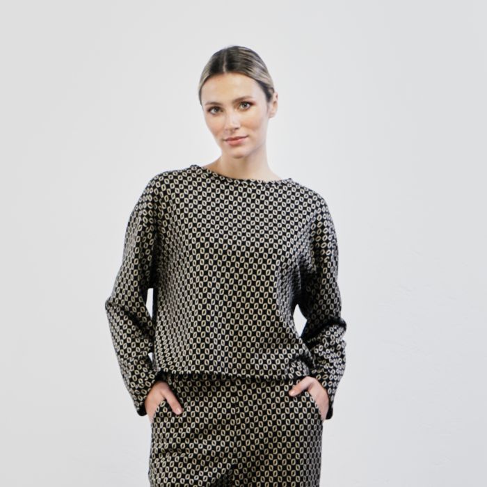 Maglia nera in fantasia geometrica