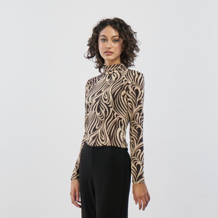 Maglia dolcevita beige e nera in fantasia geometrica