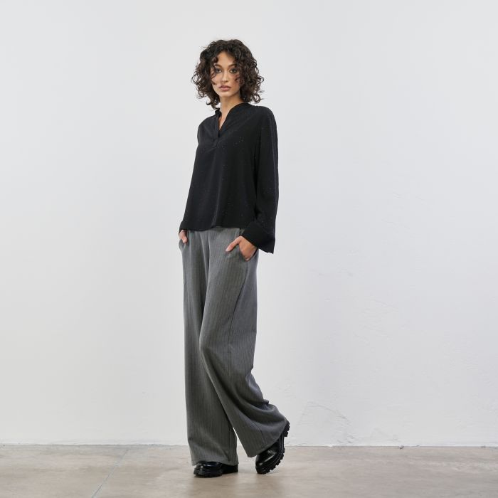 Pantaloni grigi ampi in tessuto gessato