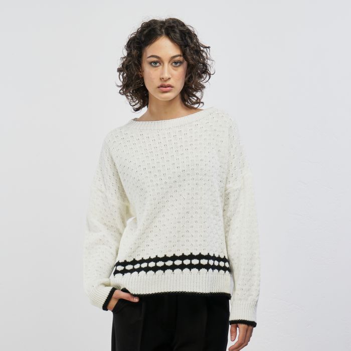Maglione bianco con ricamo