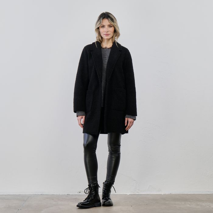 Cappotto nero oversize con tasche