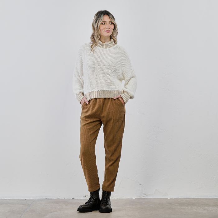 Pantaloni lunghi marroni in tessuto simil velluto a coste