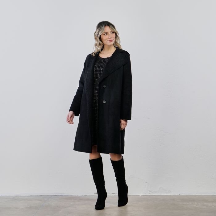 Cappotto nero con bottoni