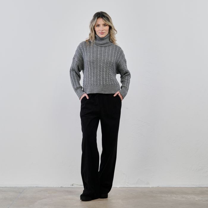 Pantaloni neri lunghi e ampi con tasche