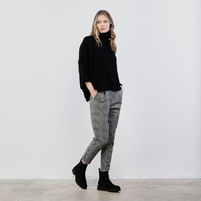 Pantaloni lunghi grigi in fantasia check con tasche