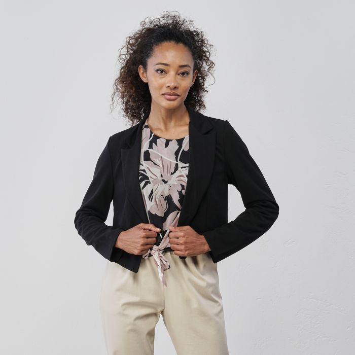 Blazer nero corto da donna senza bottoni