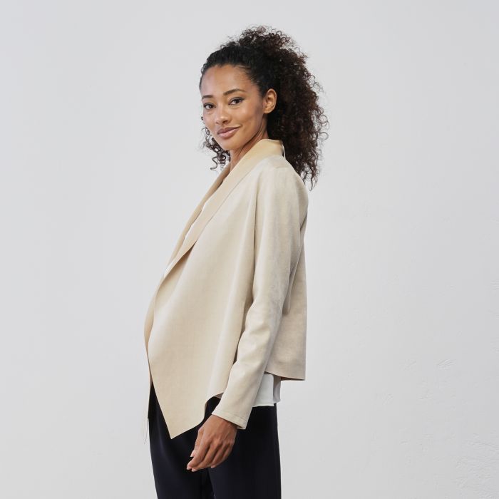 Giacca leggera beige da donna asimmetrica senza bottoni