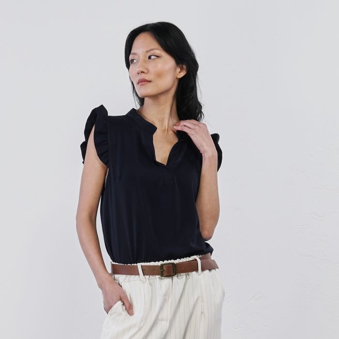 Top blu da donna con maniche volant