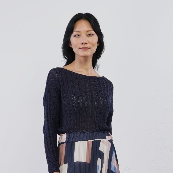 Maglioncino blu da donna con scollo a barca