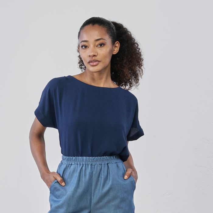 T-shirt blu morbida da donna con maniche corte