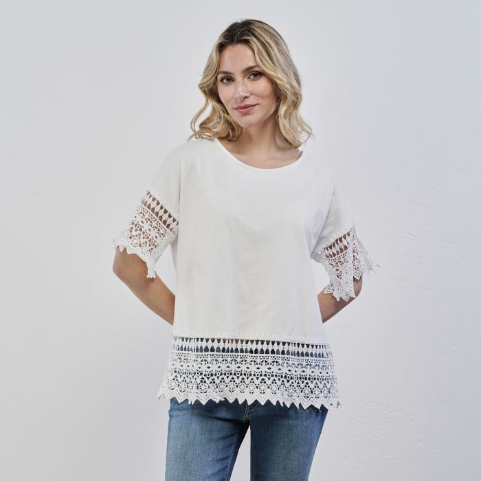 T-shirt bianca da donna con maniche corte e dettagli in pizzo