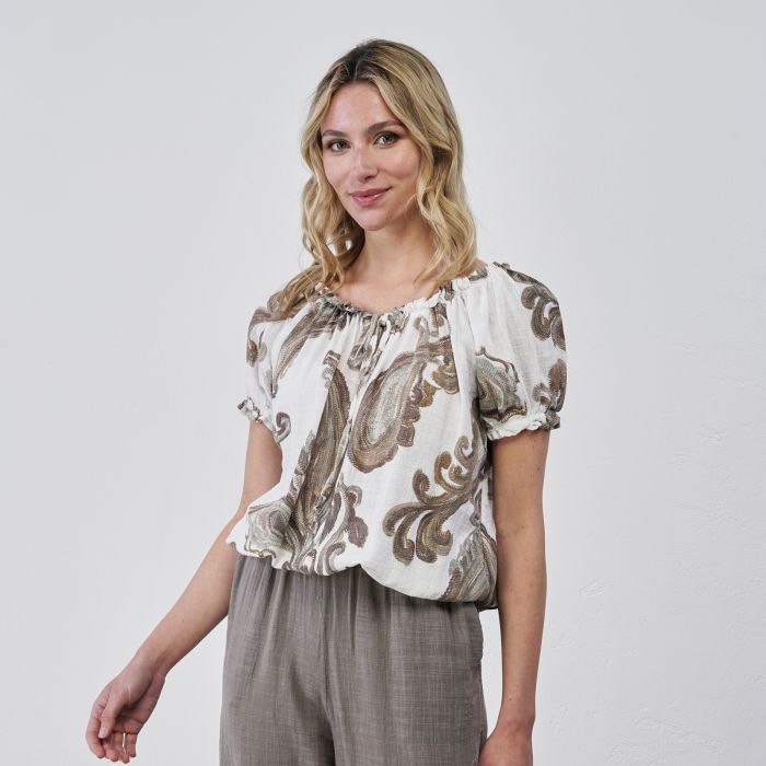 Top bianco in cotone con mezze maniche a sbuffo e ricami stile paisley