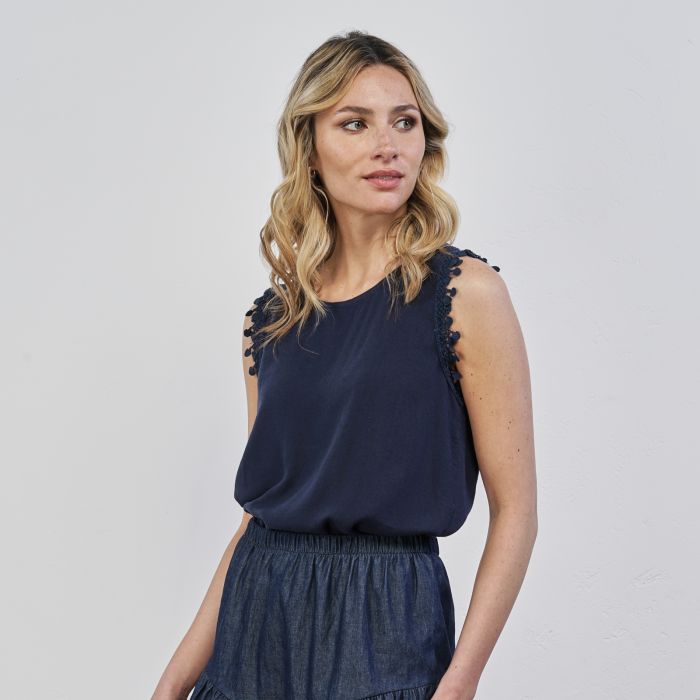 Top blu da donna senza maniche con dettaglio nappine