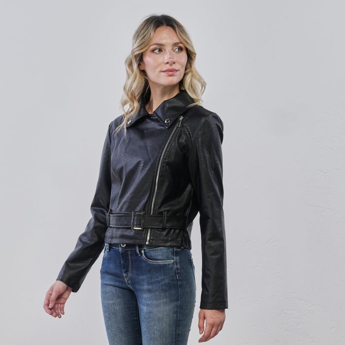 Giacca nera da donna in ecopelle con zip e fibbia