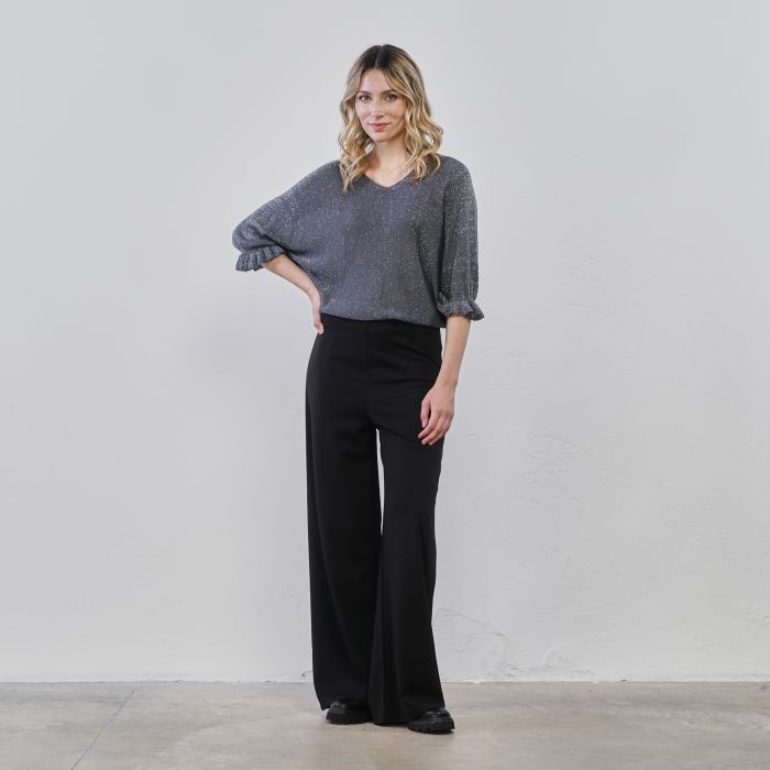 Pantaloni neri lunghi a zampa da donna