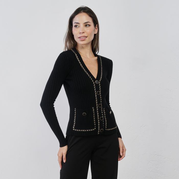 Maglioncino nero da donna con bottoni e dettagli in catena