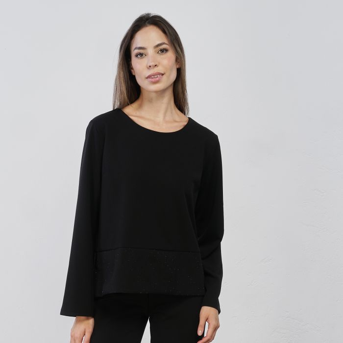 Maglia nera leggera da donna con orlo con glitter