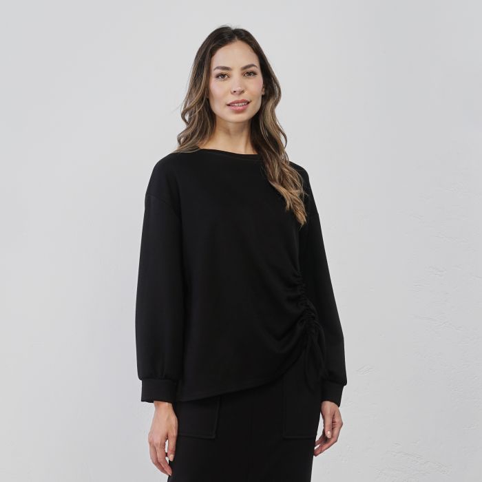 Maglia nera da donna con arricciatura laterale