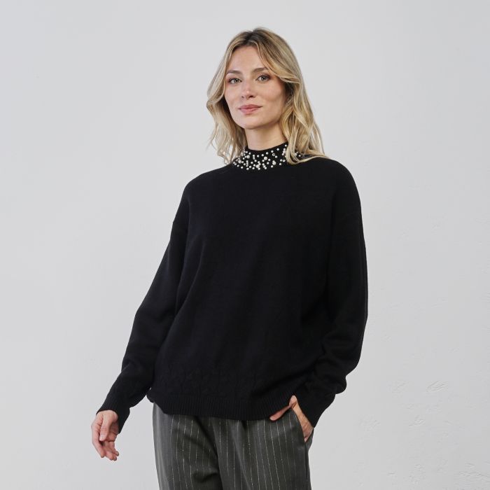 Maglioncino lupetto nero da donna con strass e perle