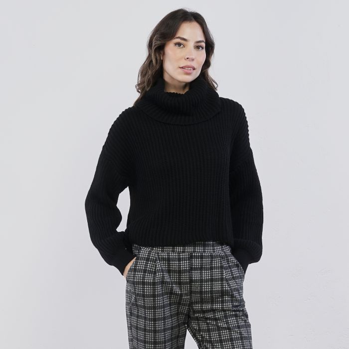 Maglione nero da donna modello dolcevita