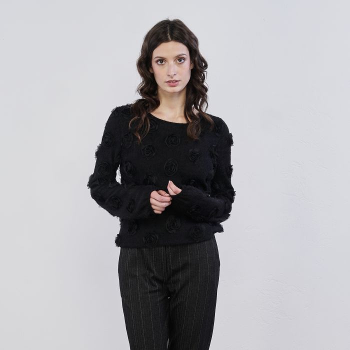 Maglione nero da donna con fiori applicati