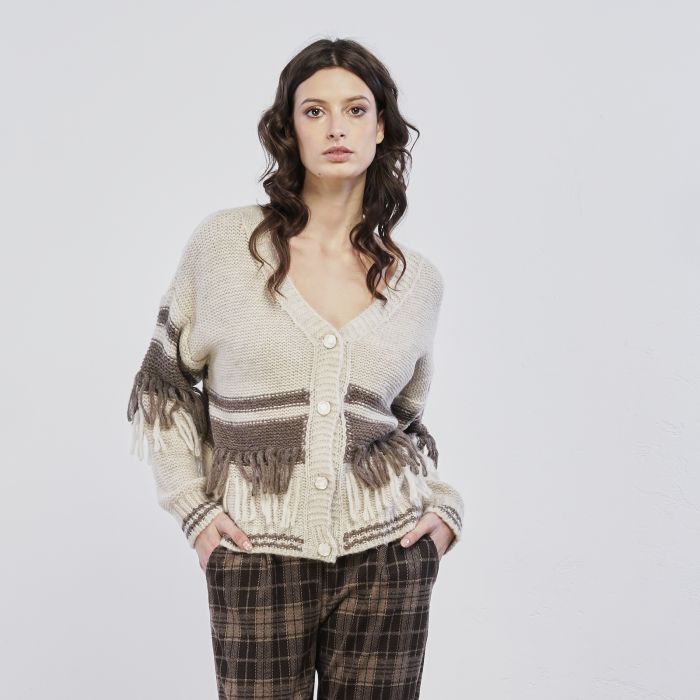 Cardigan beige da donna con bottoni e frange