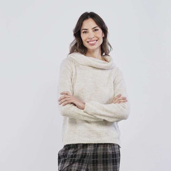 Maglione bianco da donna con collo morbido