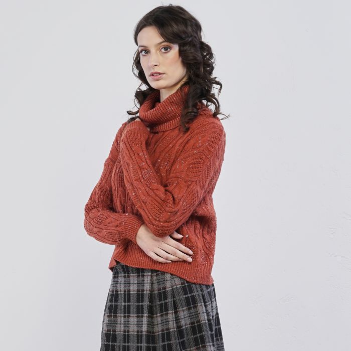 Maglione arancione da donna modello dolcevita con fili in lurex